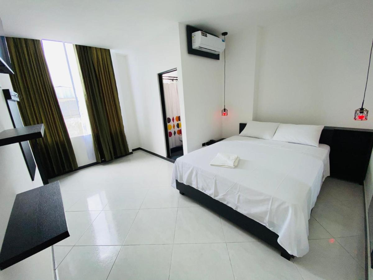 Bryss Hotel Санто Доминго де лос Колорадос Екстериор снимка