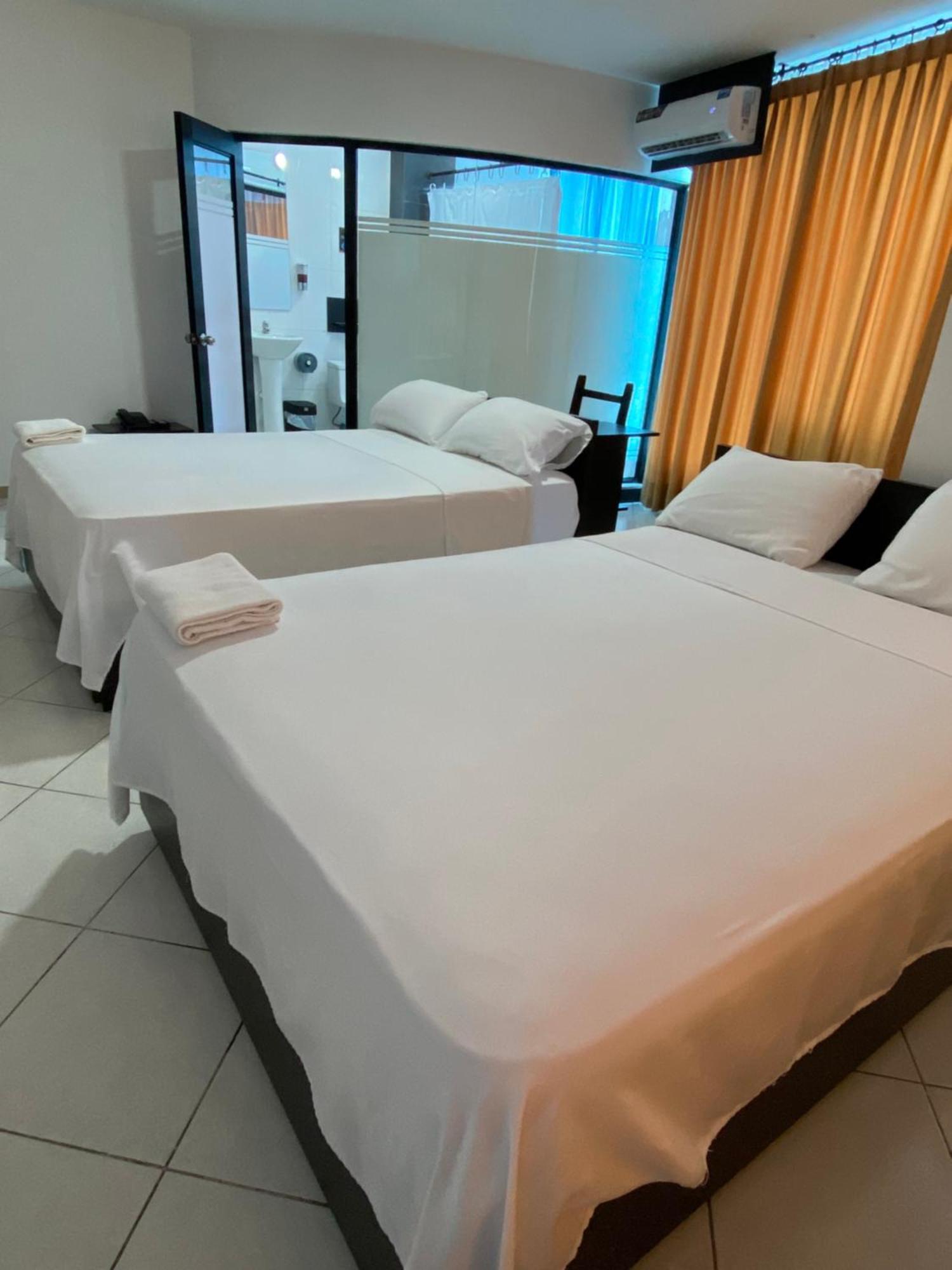 Bryss Hotel Санто Доминго де лос Колорадос Екстериор снимка