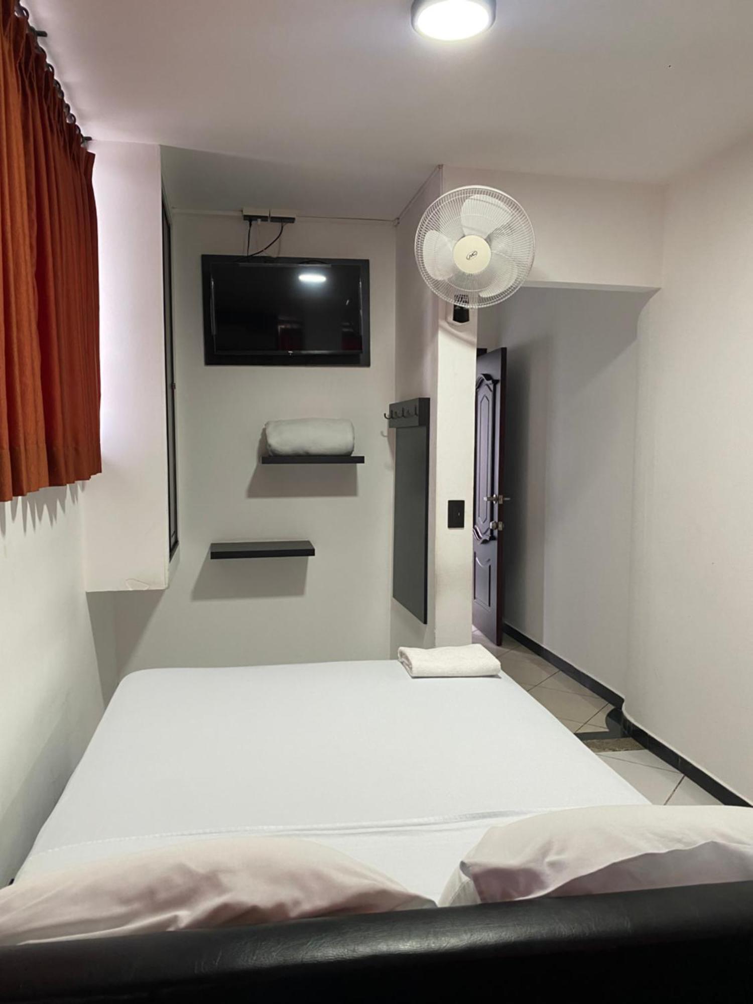 Bryss Hotel Санто Доминго де лос Колорадос Екстериор снимка