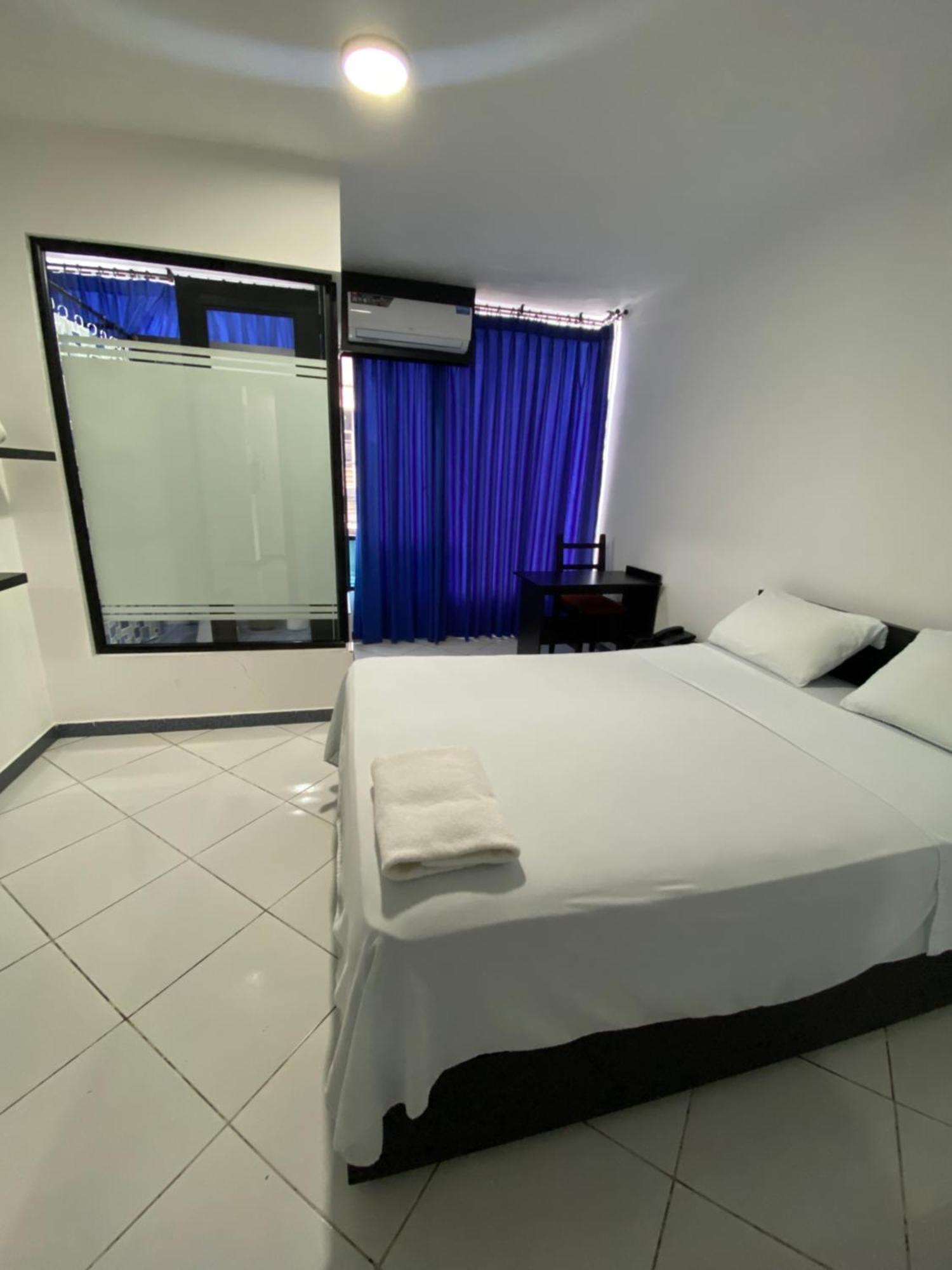 Bryss Hotel Санто Доминго де лос Колорадос Екстериор снимка